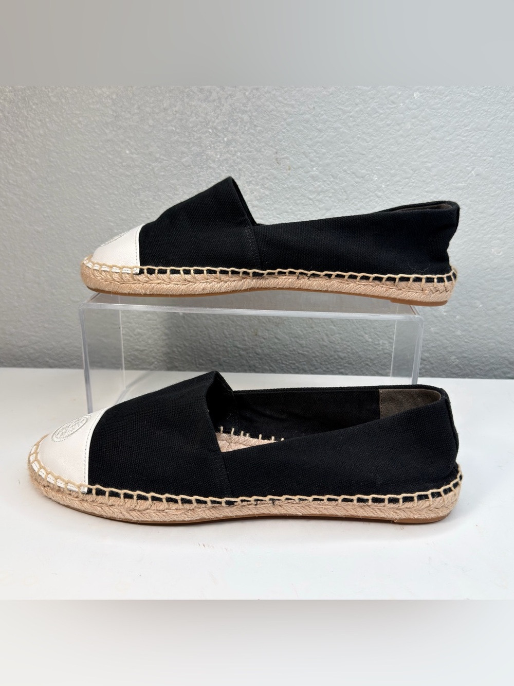 Tory Burch Color-Block Canvas Espadrilles in perfect black/white Size 7.5